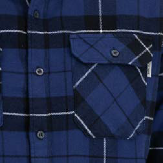 Vintage Industries houthakkershirt in een outdoor setting, klassiek en stevig.